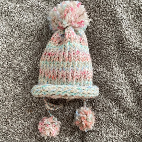 Handmade child’s knitted hat with pompom. - Picture 6 of 6